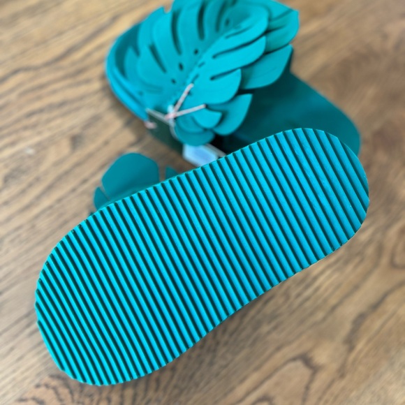 Farm Rio Monstera Leaf Slide Sandals in Green - Picture 7 of 11